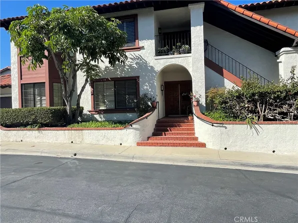 6215 Riviera Cir, Long Beach, CA 90815