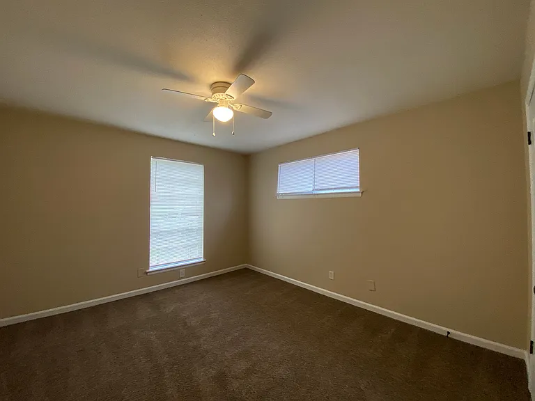 1032 University St — Photo 8