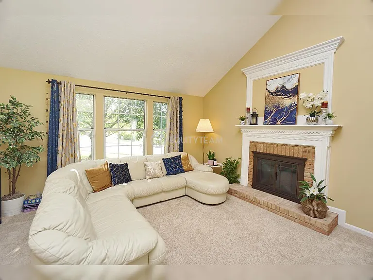 6275 Hummingbird Dr — Photo 32