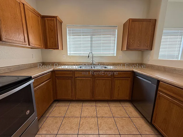 9503 N 82nd Ln — Photo 9