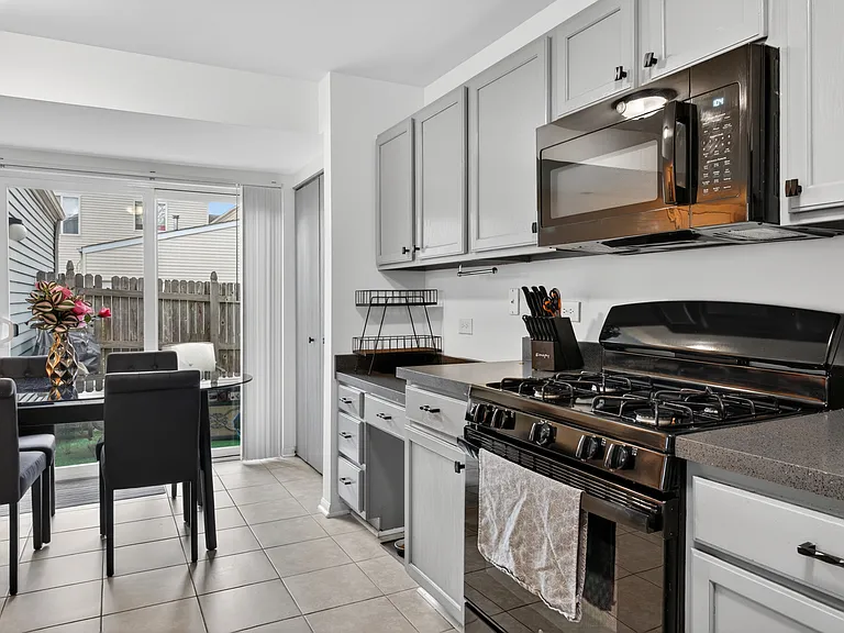 939 Four Seasons Blvd — Photo 13