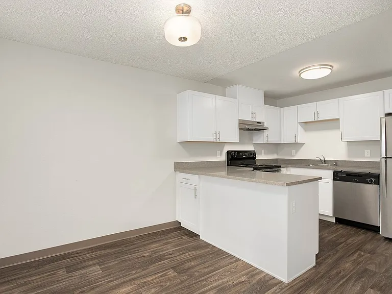 1418 Valley Ave E — Photo 3