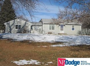 8706 Keystone Dr, Omaha, NE 68134