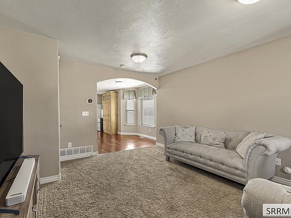 3rd image of 3000 Lilac Cir