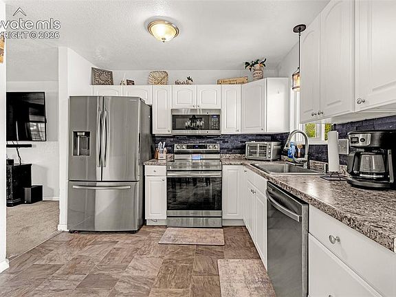4th image of 1204 Burnham St