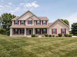 4068 Chestnut Oak Dr, Smithton, IL 62285