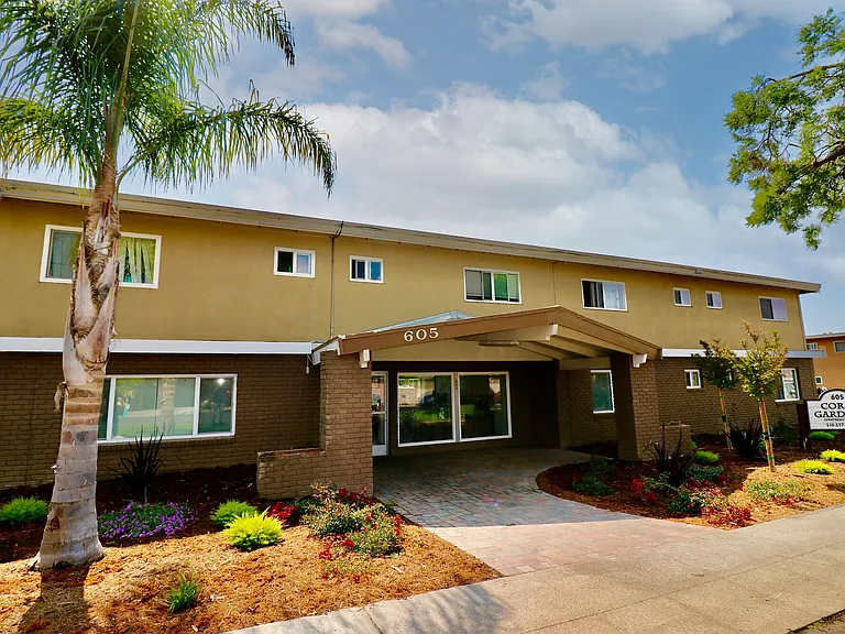 Coral Gardens Apartments — Photo 53