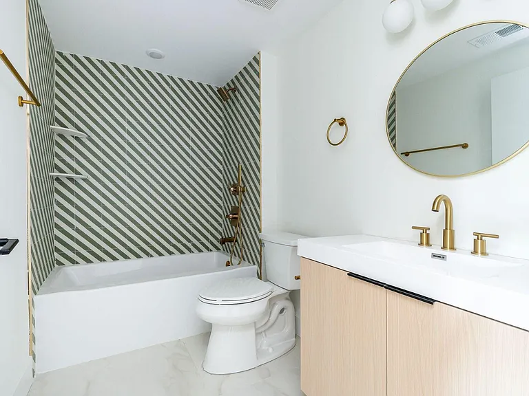 Q10 Luxury Apartments — Photo 27