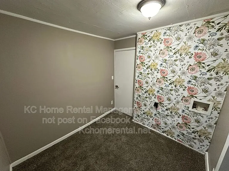 1200 E 23rd St S — Photo 22