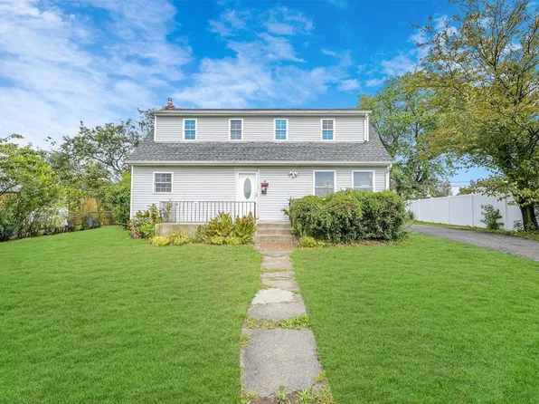 7 Avon Drive, Amityville, NY 11701