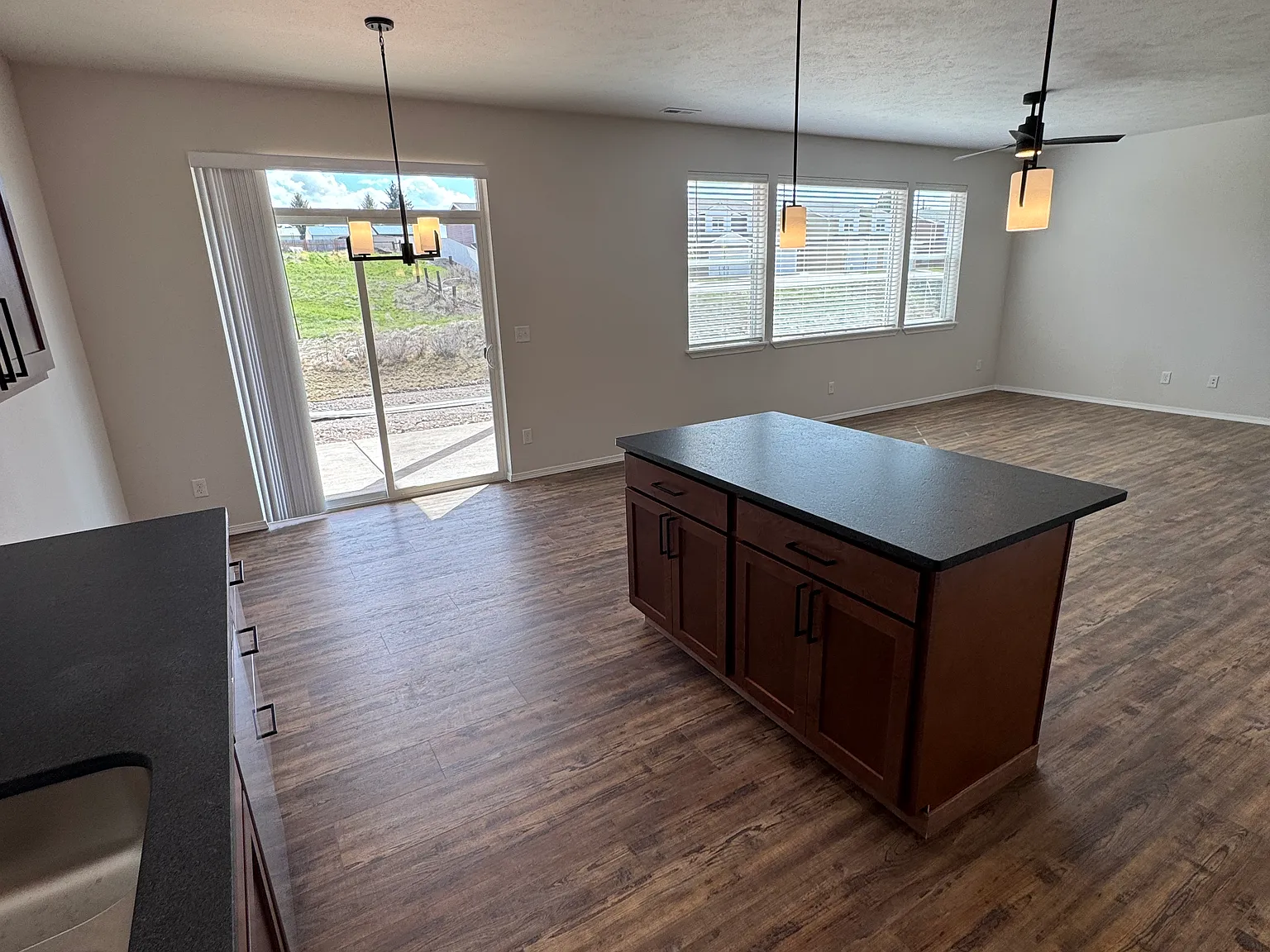 3 bed, 1495 sqft, $2,595 — Photo 3