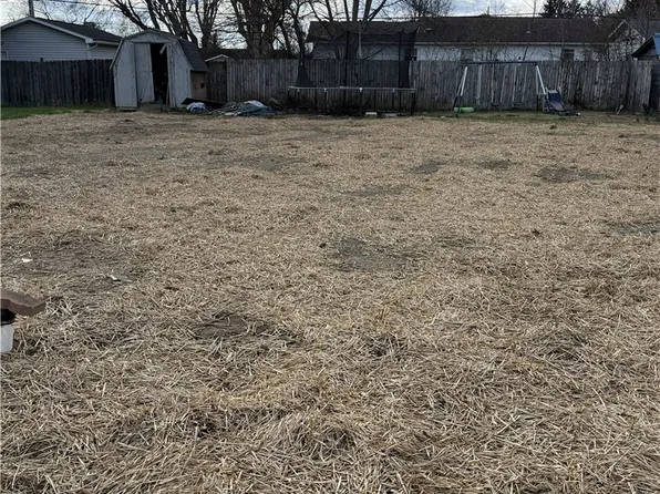 407 Beauseaux St, Belpre, OH 45714