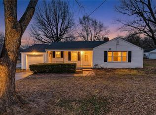 1204 E Salisbury Rd, Independence, MO 64050