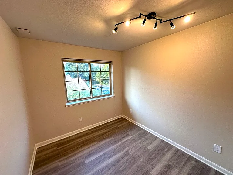 901 Spruce St #D — Photo 11