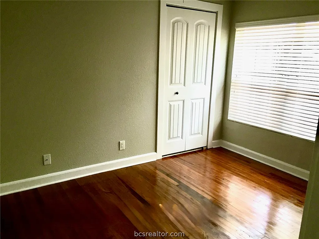3 bed, 1.5 bath, 1243 sqft, $1,695 — Photo 3