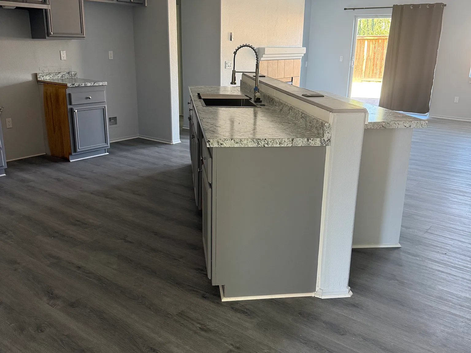 4 bed, 2400 sqft, $2,695 — Photo 4