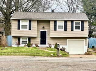 4989 Piccadilly St SW, Canton, OH 44706