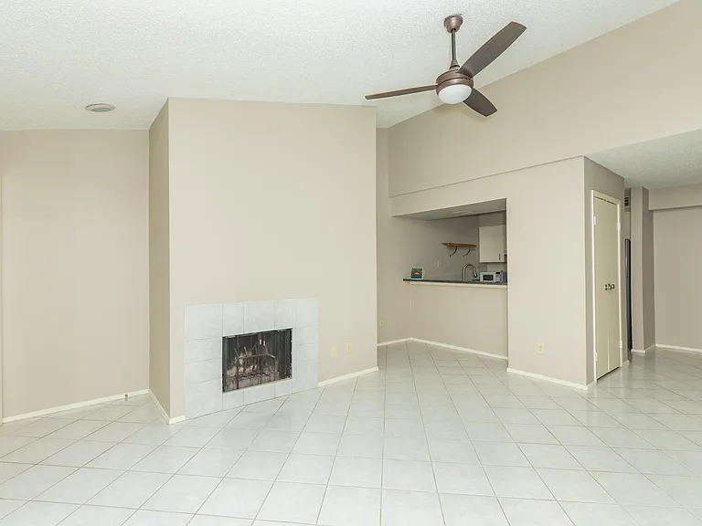 7128 N Holiday Dr — Photo 10