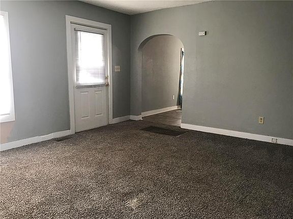 5th image of 2709 Mary St