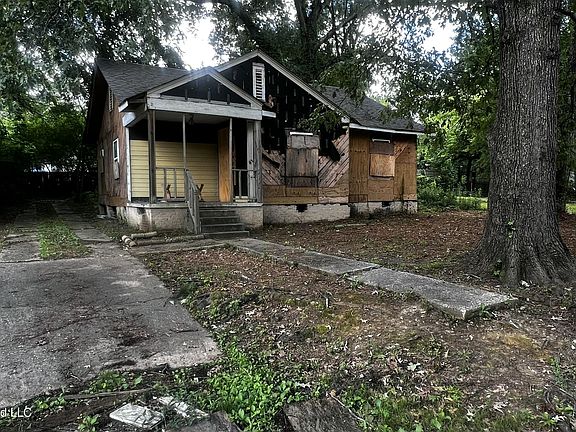 2nd image of 224 Houston Ave