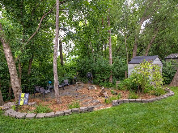 5th image of 9812 Brookview Dr