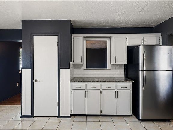 5th image of 4630 SE Brighton Dr