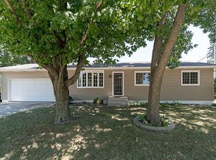 45 14th Ave, Hiawatha, IA 52233