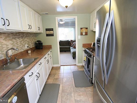 4th image of 9534 Blake Ln