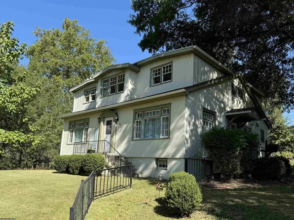 67 W End Dr, Fairmont, WV 26554