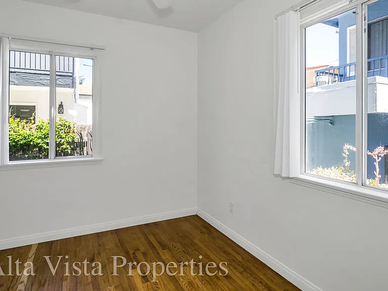 855 Emerald St — Photo 12