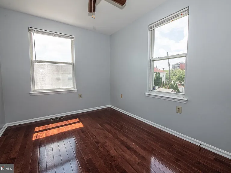 1216 Ogden St — Photo 27