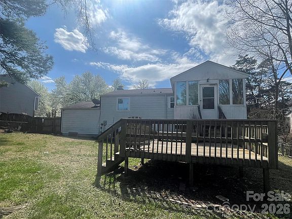 2nd image of 1221 Farmfield Ln