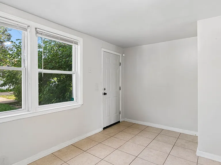 2801 Hinsdale Dr — Photo 6