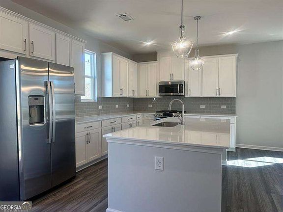 4th image of 2550 Whistler Way
