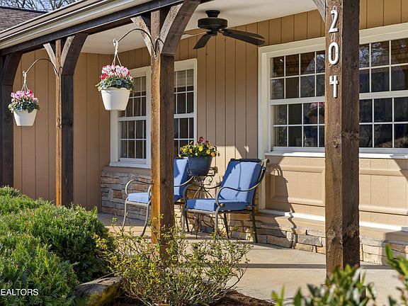 4th image of 1204 Huntington Rd