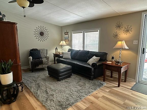 5th image of 337 Longwood Dr