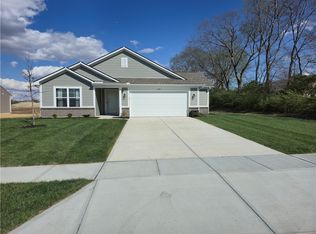 1702 Chevington Chase, Tipp City, OH