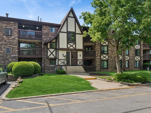 525 Cumnor Rd APT 204, Westmont, IL 60559