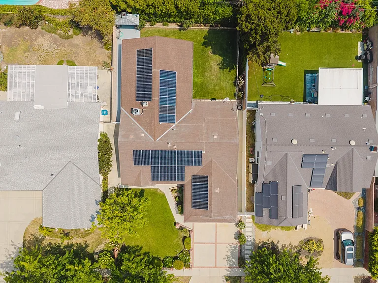 22515 Haynes St — Photo 41