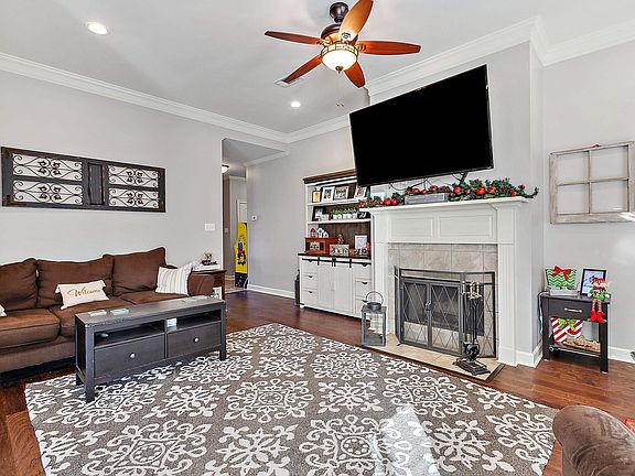 3rd image of 27160 Woods Edge Ln