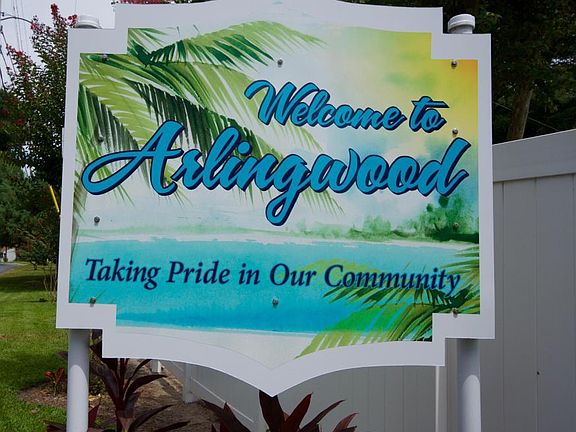 3rd image of 1070 Arlingwood Ave