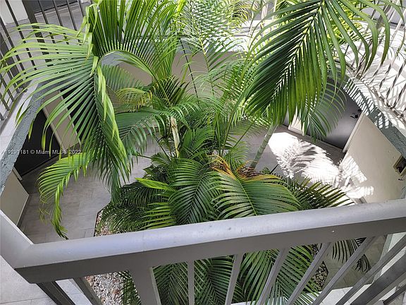 3rd image of 9421 Fontainebleau Blvd APT 203-35