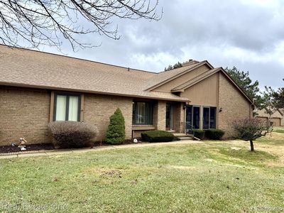 2136 London Bridge Dr, Rochester, MI, 48307