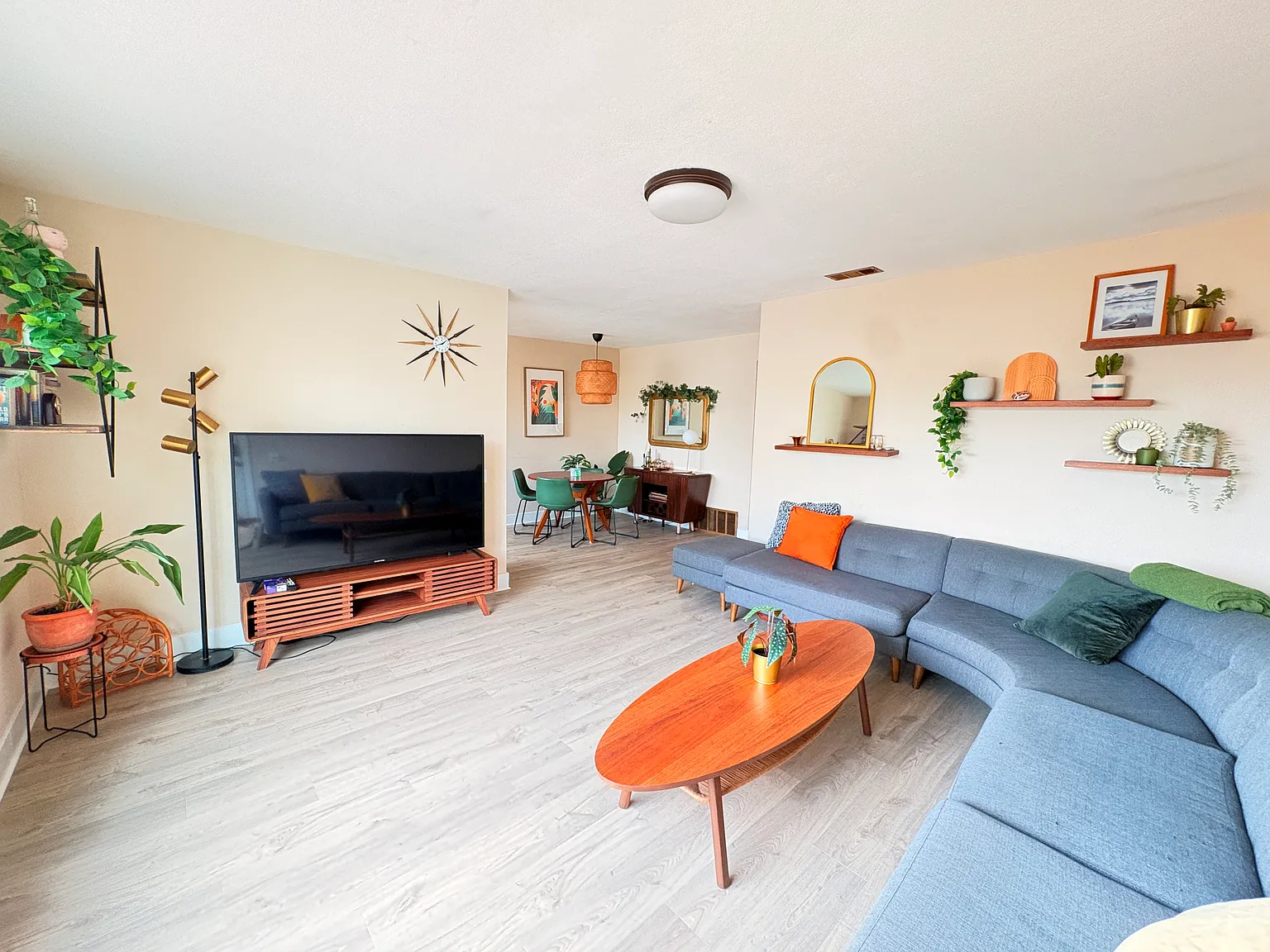 2 bed, 830 sqft, $2,700 — Photo 4