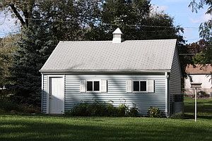 4th image of 429 N Pine Ln