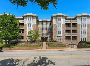 540 N And South Rd APT 204, Saint Louis, MO 63130