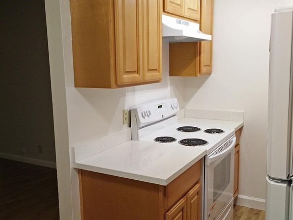 3rd image of 729 Menker Ave APT 2