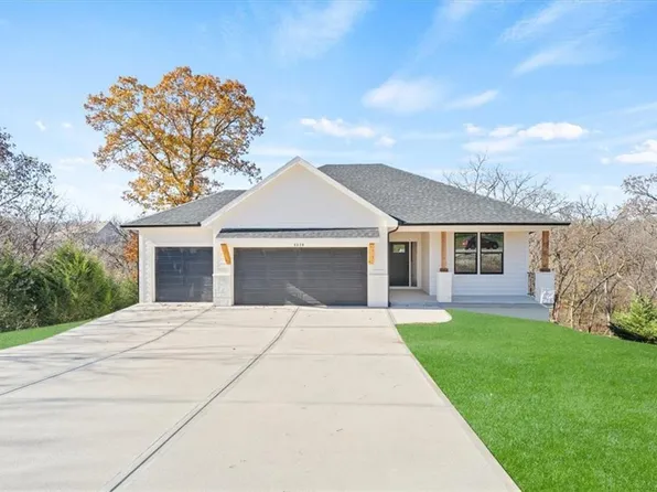 8320 Timber Trails Dr, De Soto, KS 66018