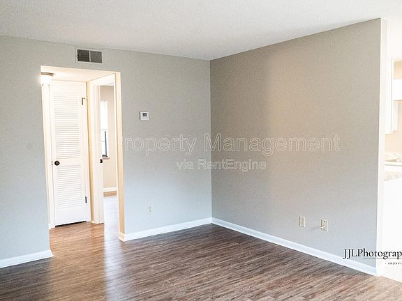 5th image of 129 Hillcrest Dr #20