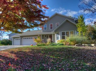 19136 Kristie Ln, Eden Prairie, MN 55346